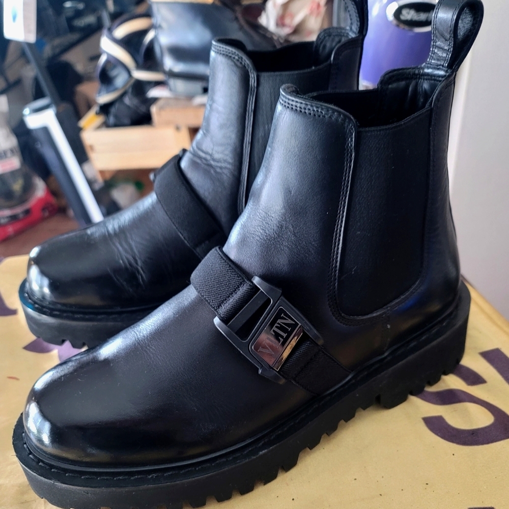 Valentino Garavani Chelsea Boots
